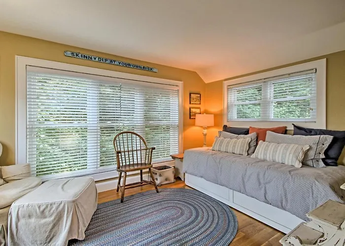 1/2 Mi To Beach: Lovely Guesthouse In Kennebunk!