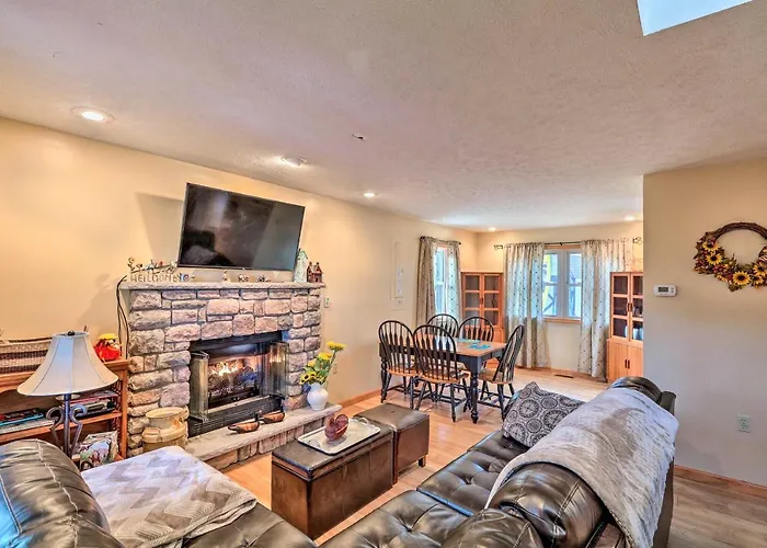 Walk To Pool & Lake: Albrightsville Vacation Home!
