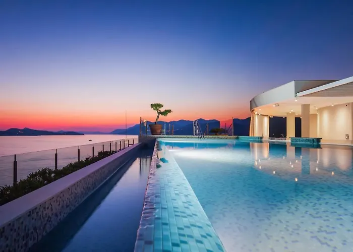 Royal Blue Hotel