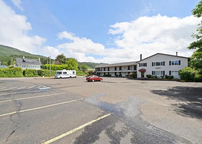 Garibaldi Inn At The Bay